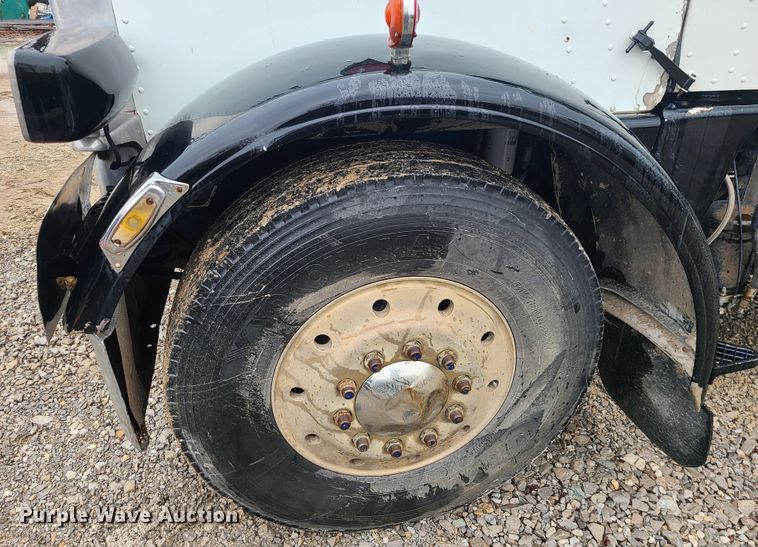 image for item IF9377 1985 Peterbilt 359  dump truck