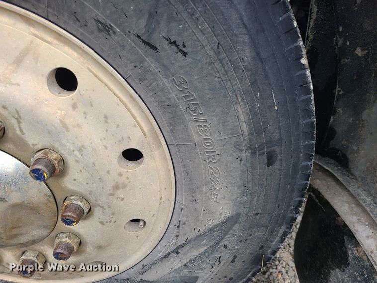 image for item IF9377 1985 Peterbilt 359  dump truck