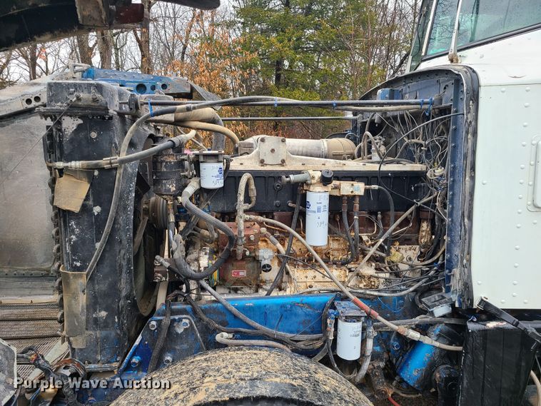 image for item IF9377 1985 Peterbilt 359  dump truck