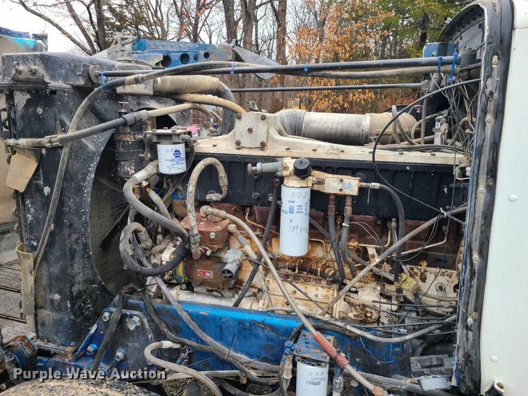 image for item IF9377 1985 Peterbilt 359  dump truck