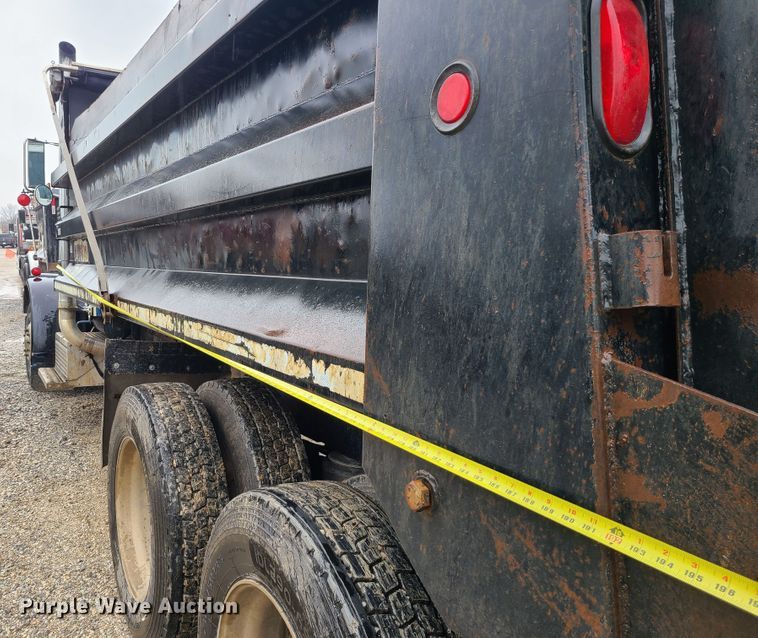 image for item IF9377 1985 Peterbilt 359  dump truck