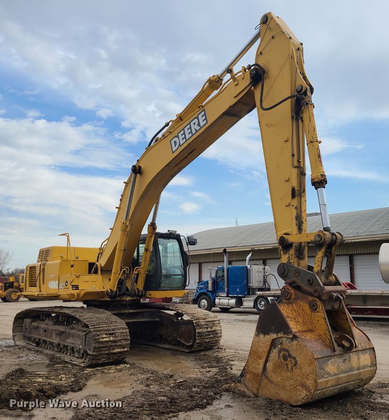 image for item IF9390 2004 John Deere 450C LC  excavator