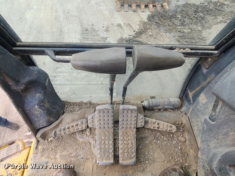 image for item IF9390 2004 John Deere 450C LC  excavator