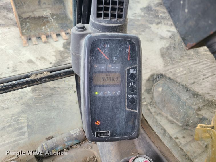 image for item IF9390 2004 John Deere 450C LC  excavator