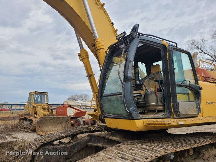 image for item IF9390 2004 John Deere 450C LC  excavator