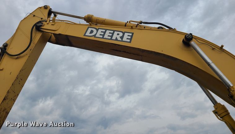 image for item IF9390 2004 John Deere 450C LC  excavator