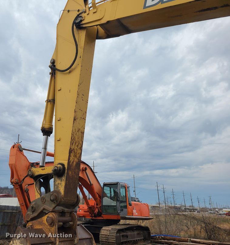 image for item IF9390 2004 John Deere 450C LC  excavator