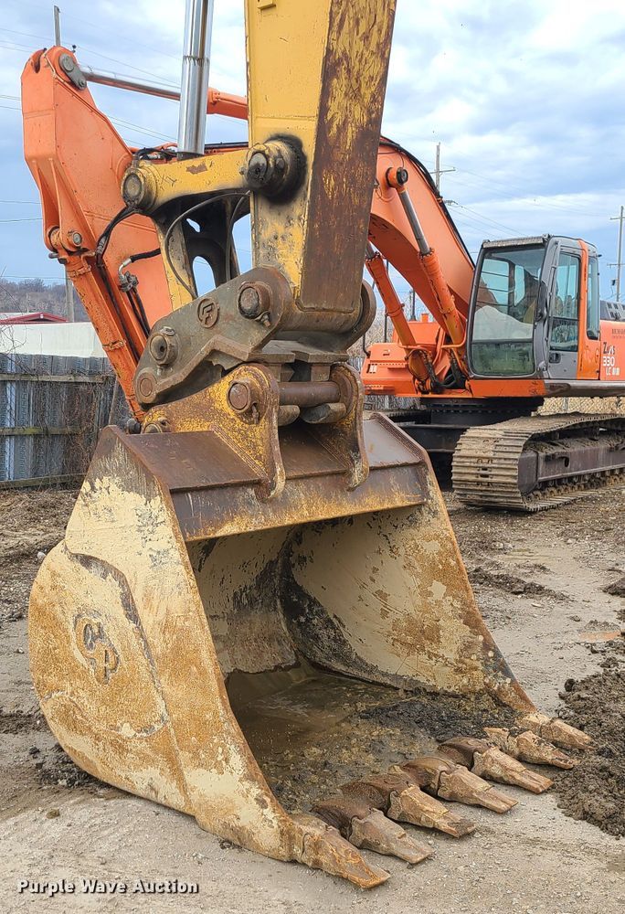 image for item IF9390 2004 John Deere 450C LC  excavator