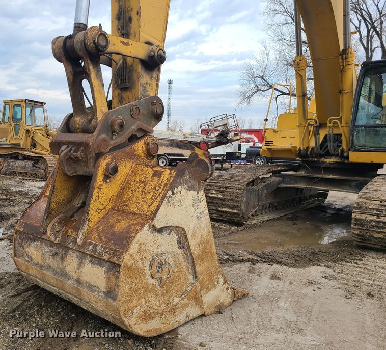 image for item IF9390 2004 John Deere 450C LC  excavator