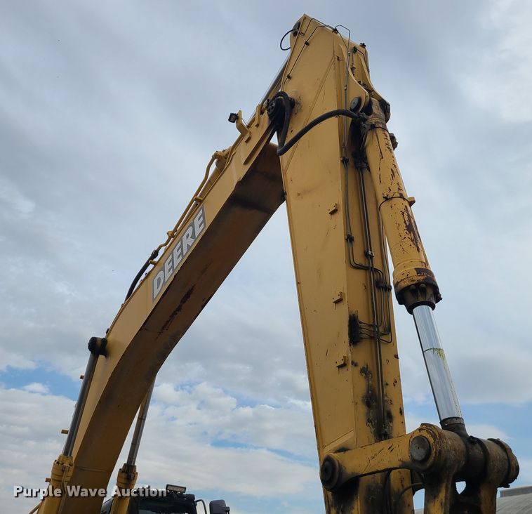 image for item IF9390 2004 John Deere 450C LC  excavator