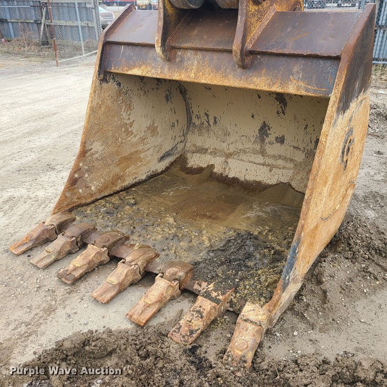 image for item IF9390 2004 John Deere 450C LC  excavator