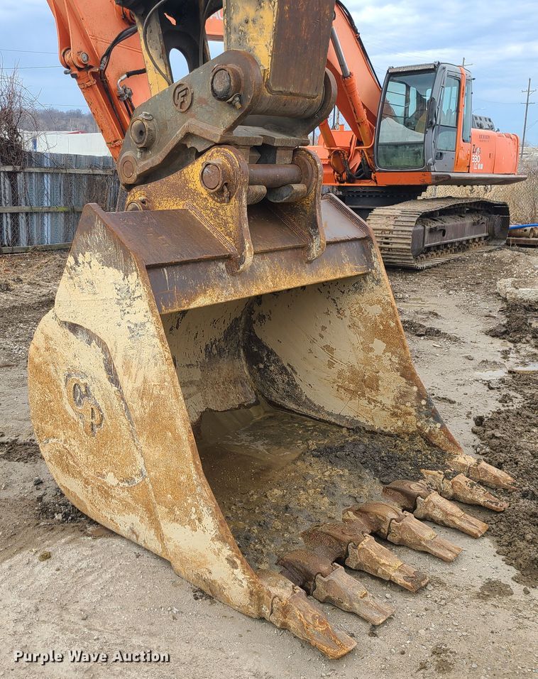 image for item IF9390 2004 John Deere 450C LC  excavator