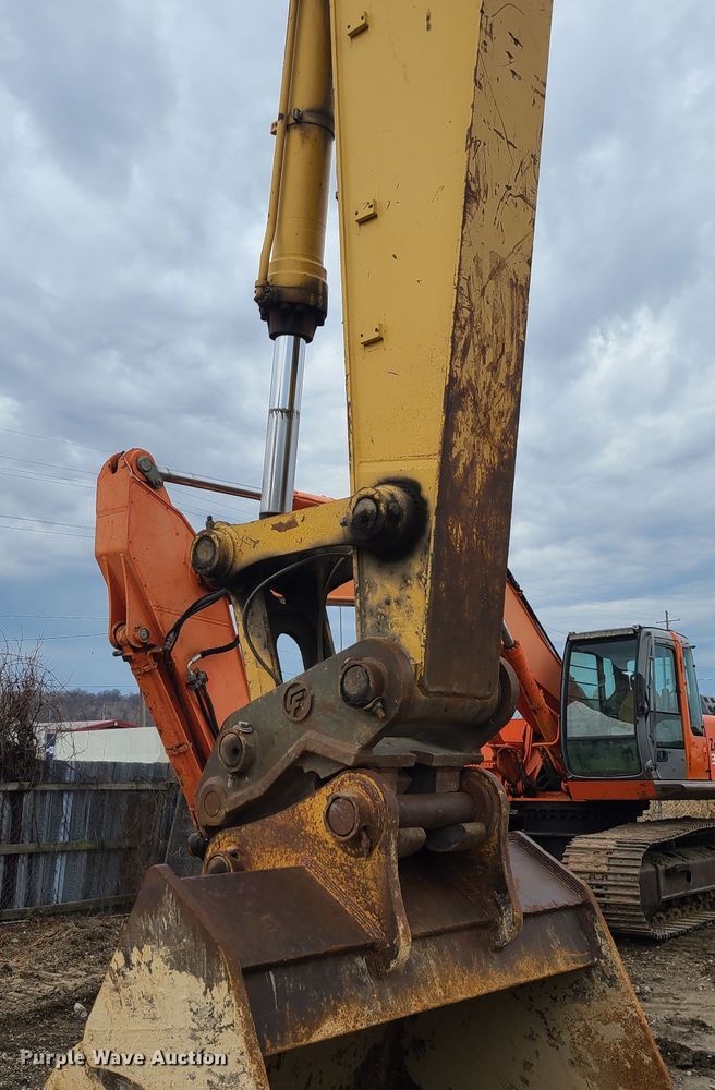 image for item IF9390 2004 John Deere 450C LC  excavator