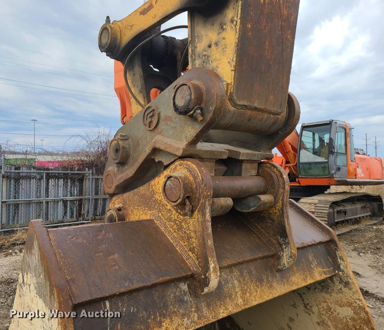 image for item IF9390 2004 John Deere 450C LC  excavator