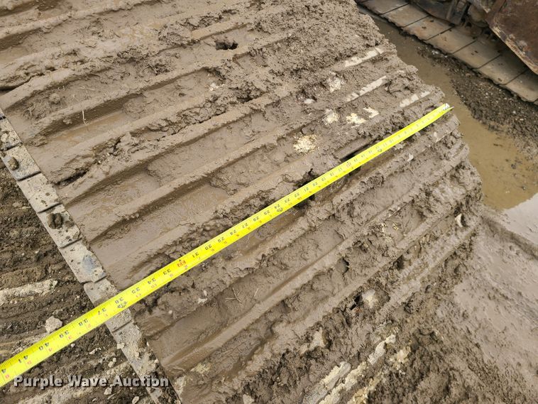 image for item IF9390 2004 John Deere 450C LC  excavator