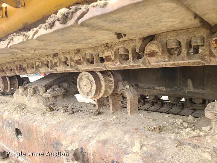 image for item IF9390 2004 John Deere 450C LC  excavator