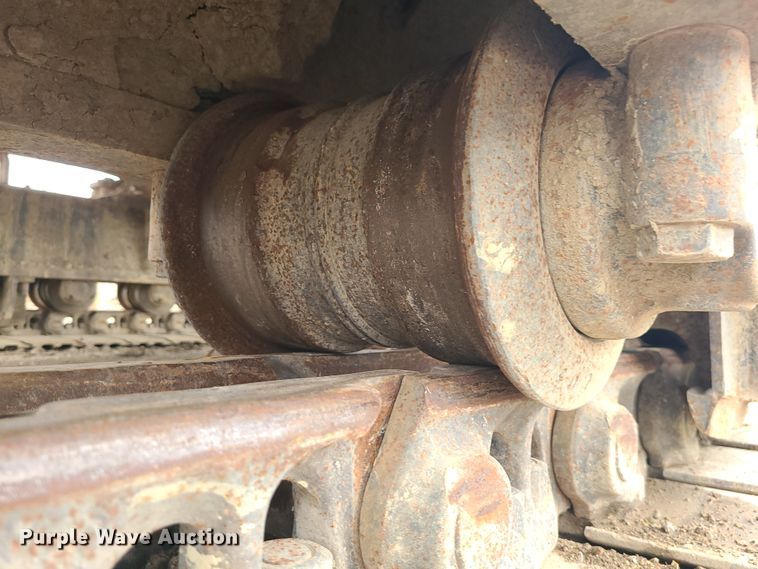 image for item IF9390 2004 John Deere 450C LC  excavator