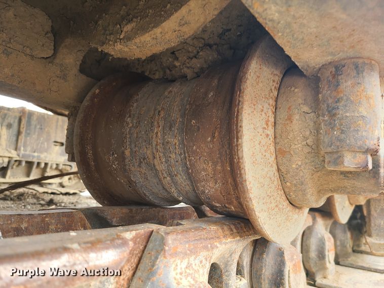 image for item IF9390 2004 John Deere 450C LC  excavator