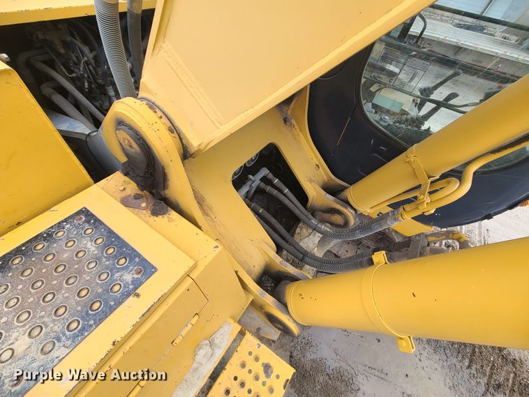 image for item IF9390 2004 John Deere 450C LC  excavator