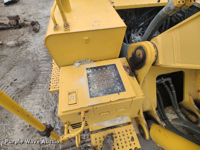 image for item IF9390 2004 John Deere 450C LC  excavator