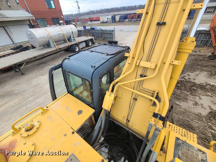 image for item IF9390 2004 John Deere 450C LC  excavator