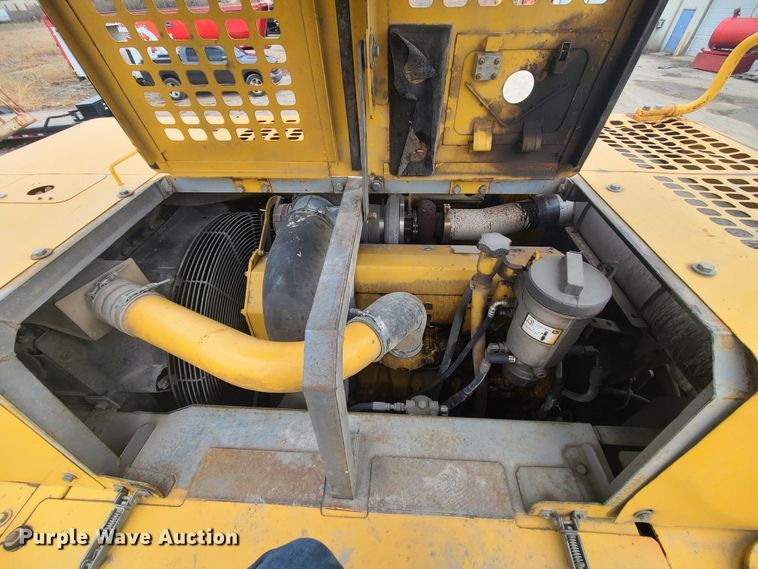 image for item IF9390 2004 John Deere 450C LC  excavator
