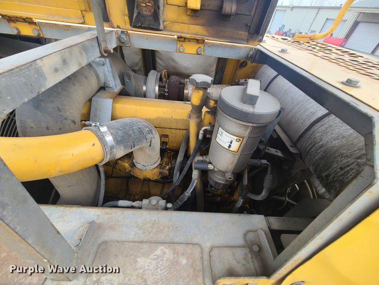 image for item IF9390 2004 John Deere 450C LC  excavator