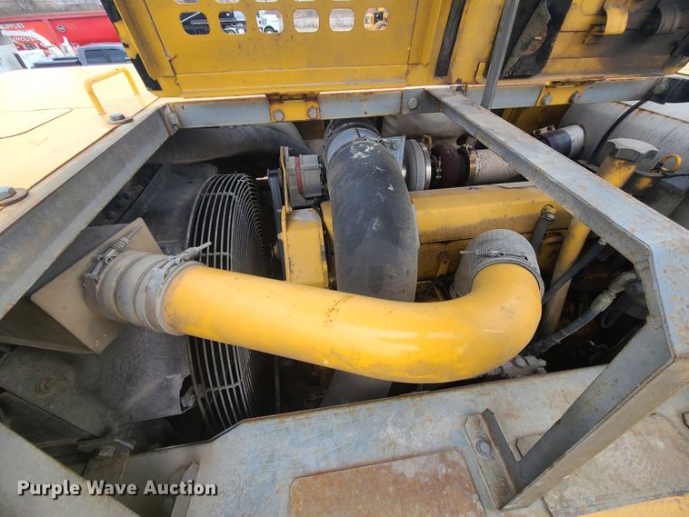 image for item IF9390 2004 John Deere 450C LC  excavator