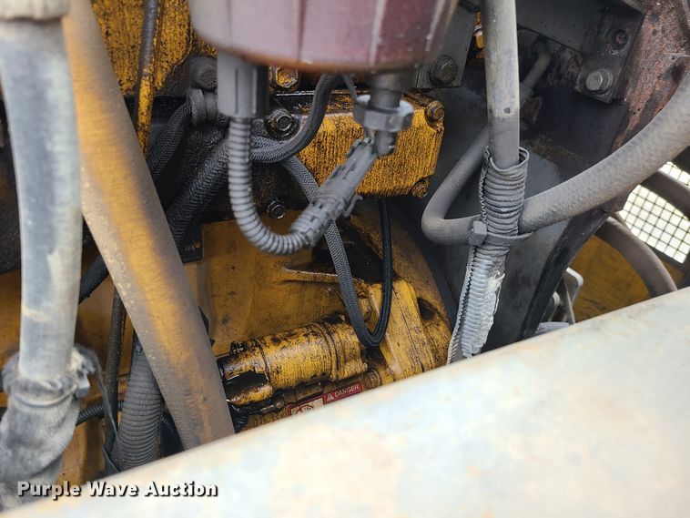 image for item IF9390 2004 John Deere 450C LC  excavator