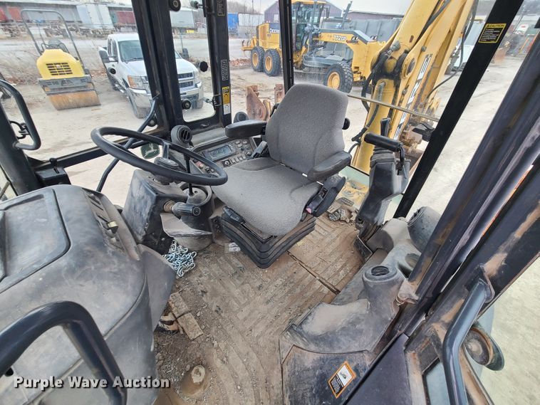 image for item IF9395 2006 John Deere 310SG  backhoe
