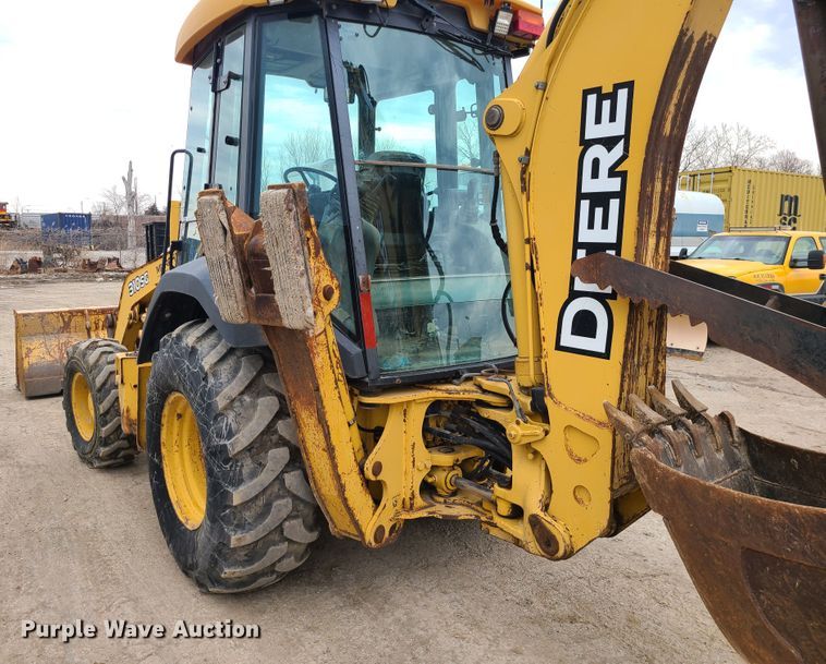 image for item IF9395 2006 John Deere 310SG  backhoe