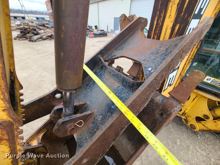 image for item IF9396 2006 John Deere 310SG  backhoe