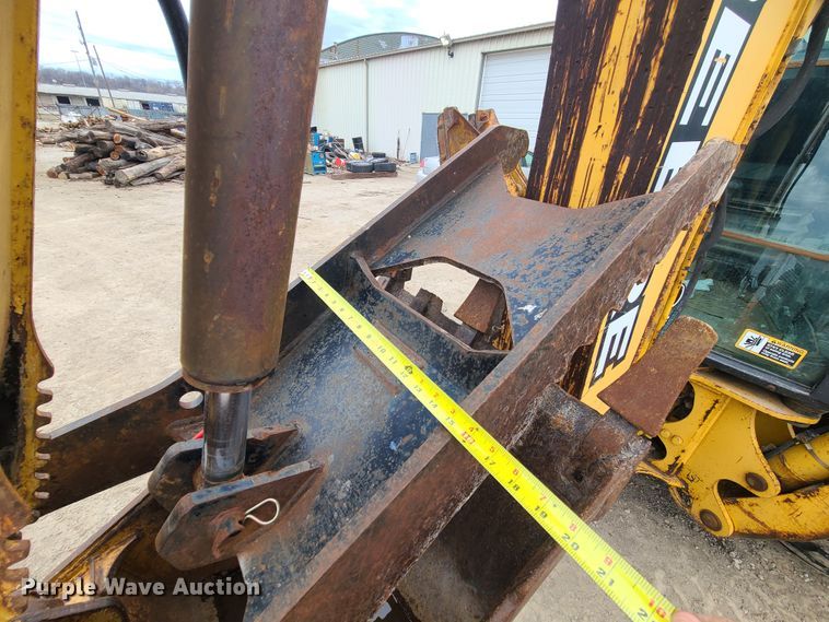 image for item IF9396 2006 John Deere 310SG  backhoe