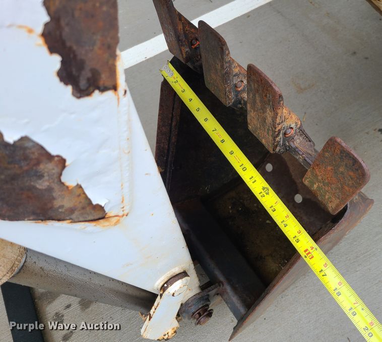 image for item IF9407 Bobcat 607 backhoe skid steer attachment