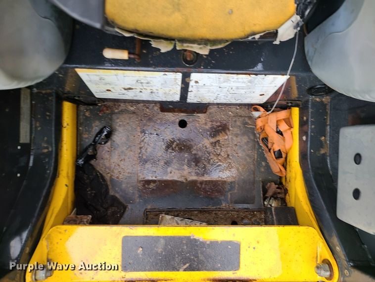 image for item IF9409 2006 Komatsu SK1020-5N  skid steer loader