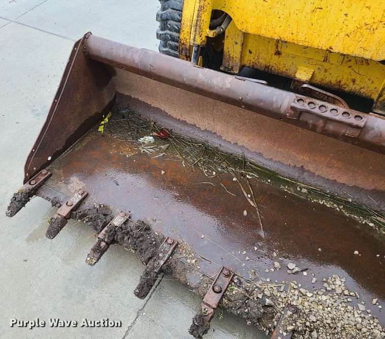 image for item IF9409 2006 Komatsu SK1020-5N  skid steer loader