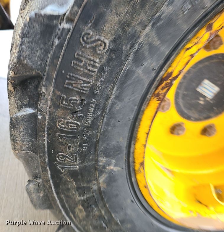 image for item IF9409 2006 Komatsu SK1020-5N  skid steer loader