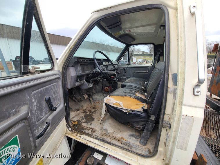 image for item IF9465 1997 Ford F800  dump truck