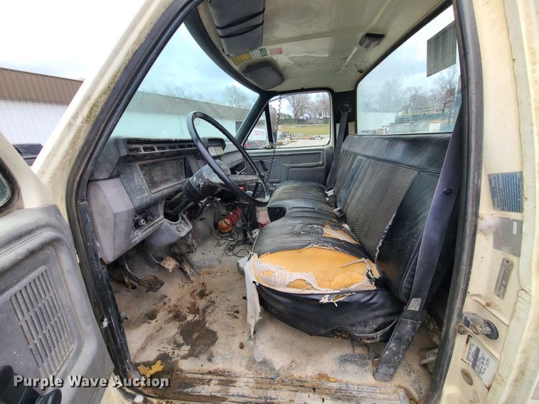 image for item IF9465 1997 Ford F800  dump truck