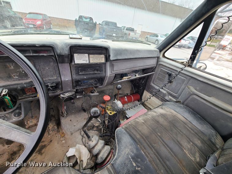 image for item IF9465 1997 Ford F800  dump truck