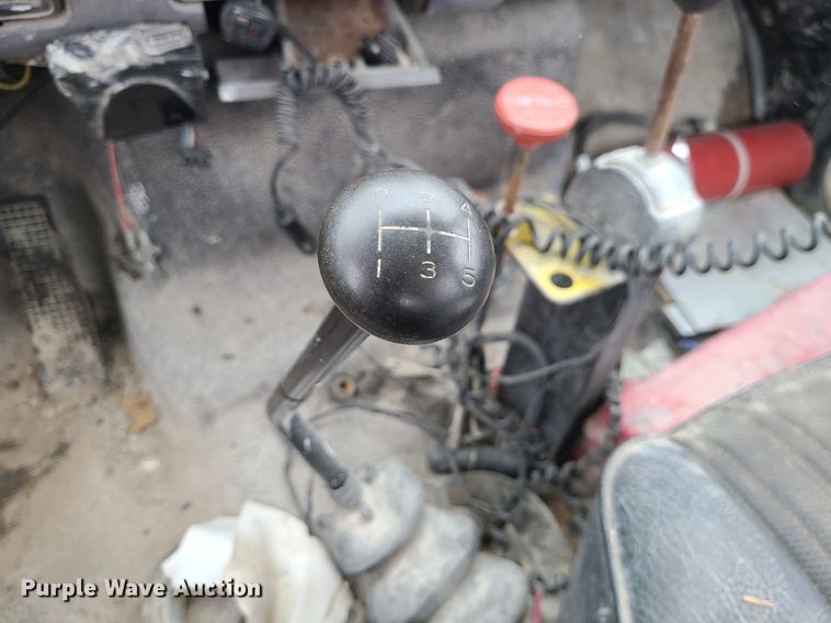 image for item IF9465 1997 Ford F800  dump truck