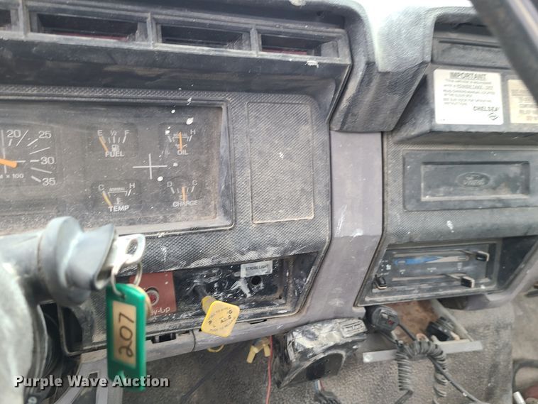 image for item IF9465 1997 Ford F800  dump truck