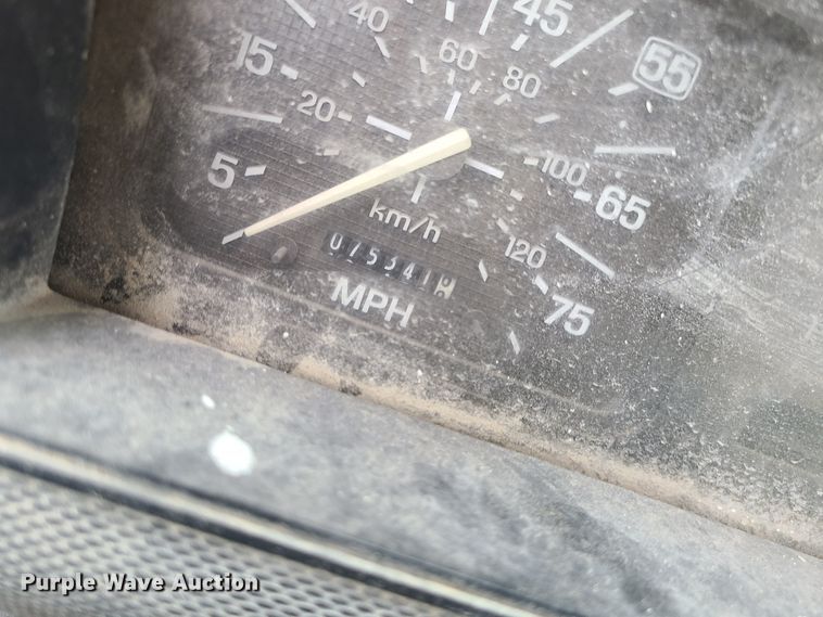 image for item IF9465 1997 Ford F800  dump truck