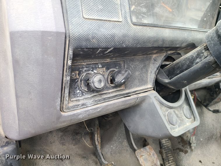 image for item IF9465 1997 Ford F800  dump truck