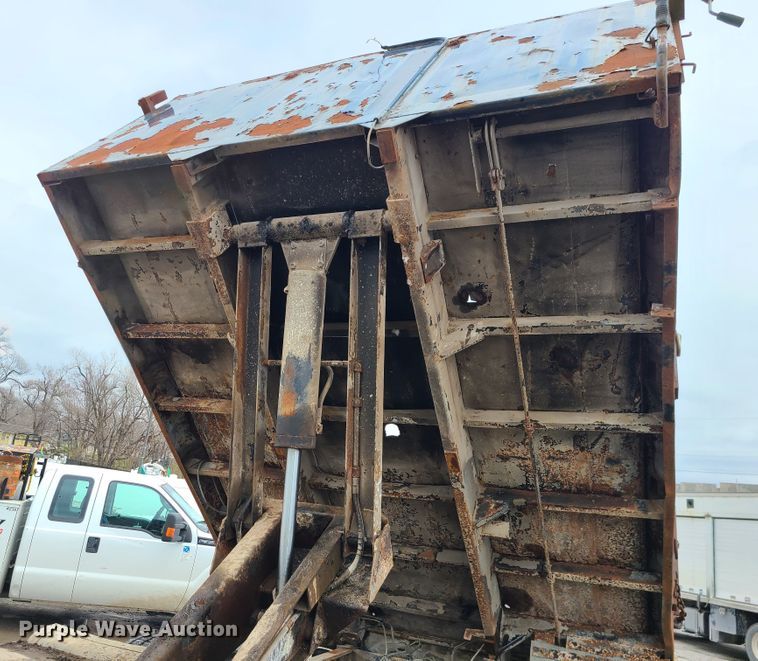 image for item IF9465 1997 Ford F800  dump truck