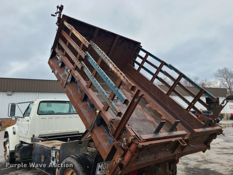 image for item IF9465 1997 Ford F800  dump truck