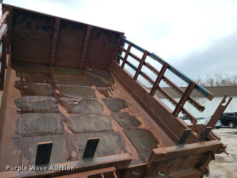 image for item IF9465 1997 Ford F800  dump truck