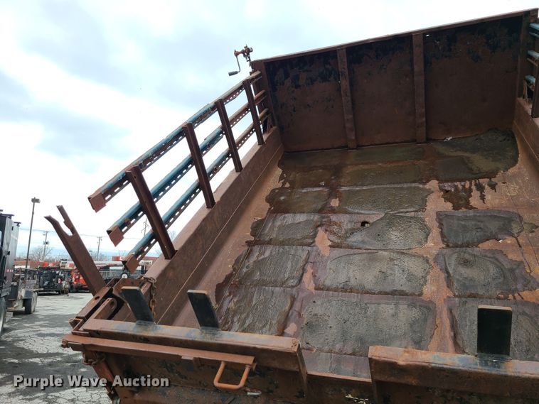 image for item IF9465 1997 Ford F800  dump truck