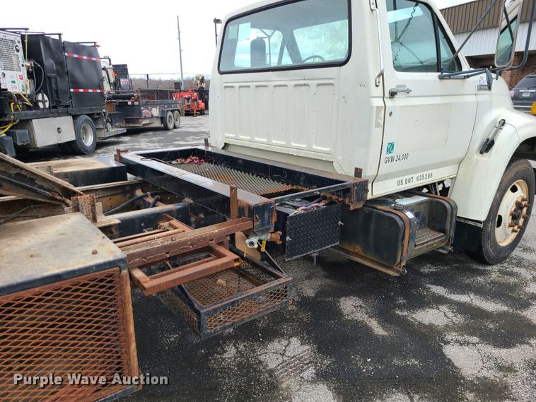 image for item IF9465 1997 Ford F800  dump truck