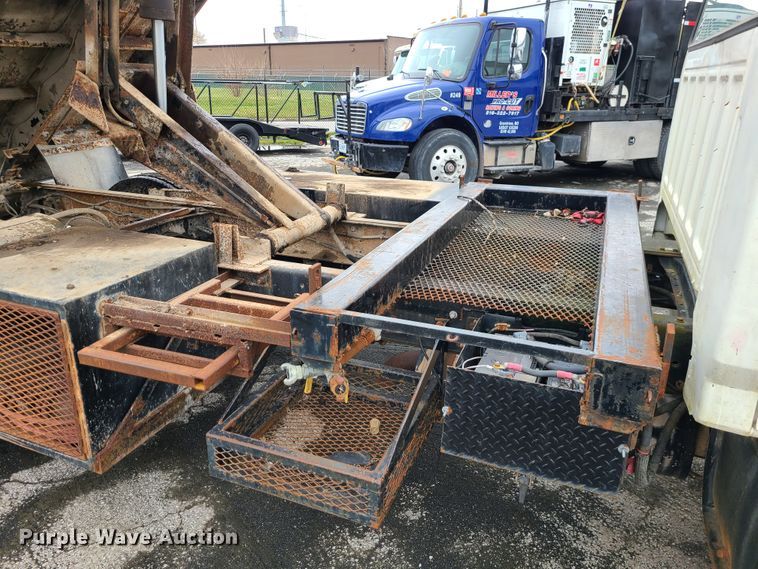 image for item IF9465 1997 Ford F800  dump truck